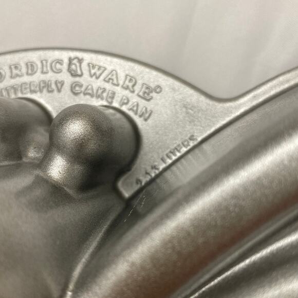 Nordic Ware Butterfly Cake Pan 9 Cup Cast Aluminum Mold Non Stick Bakeware, USA - Picture 8 of 12